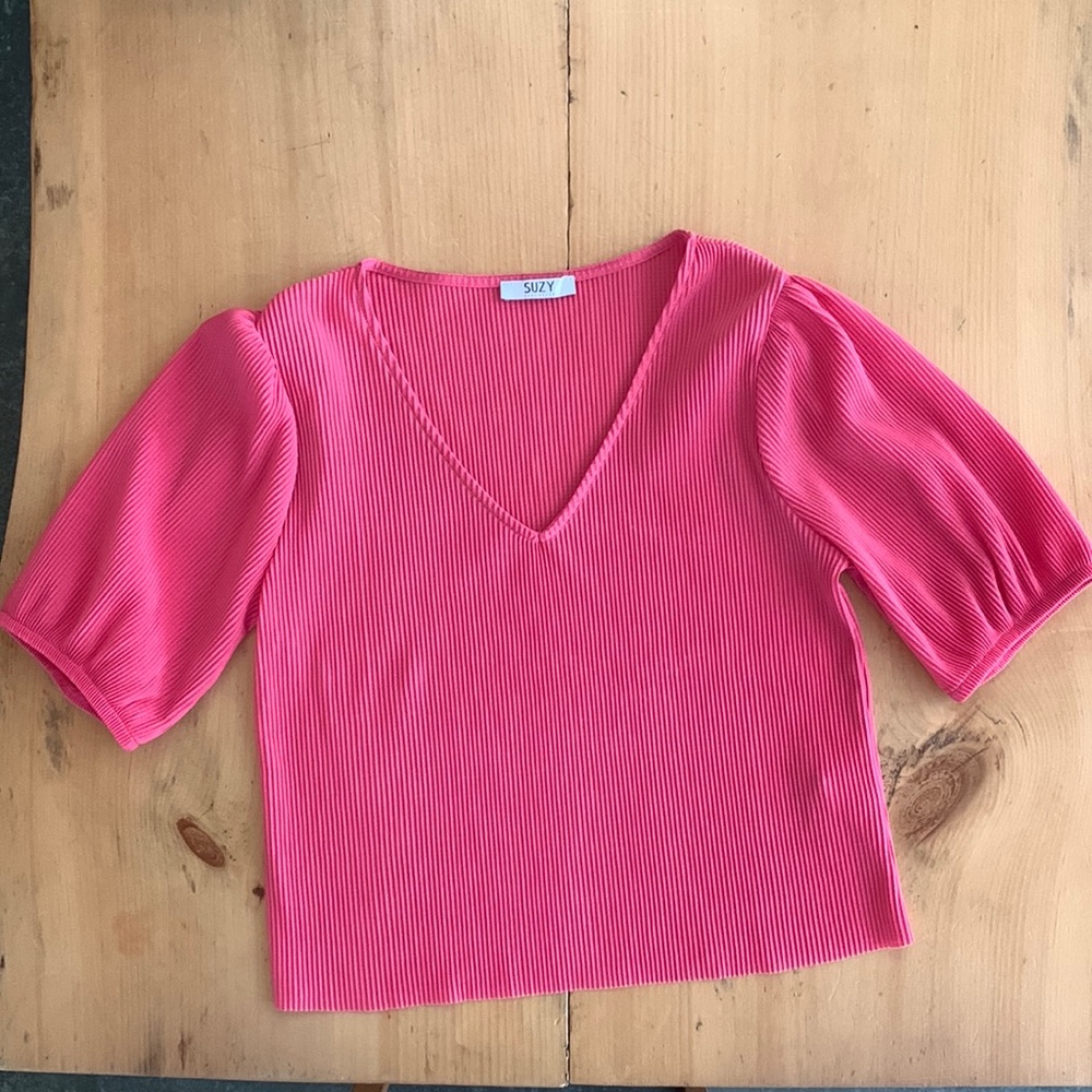 Puffed sleeves ribbed pattern top